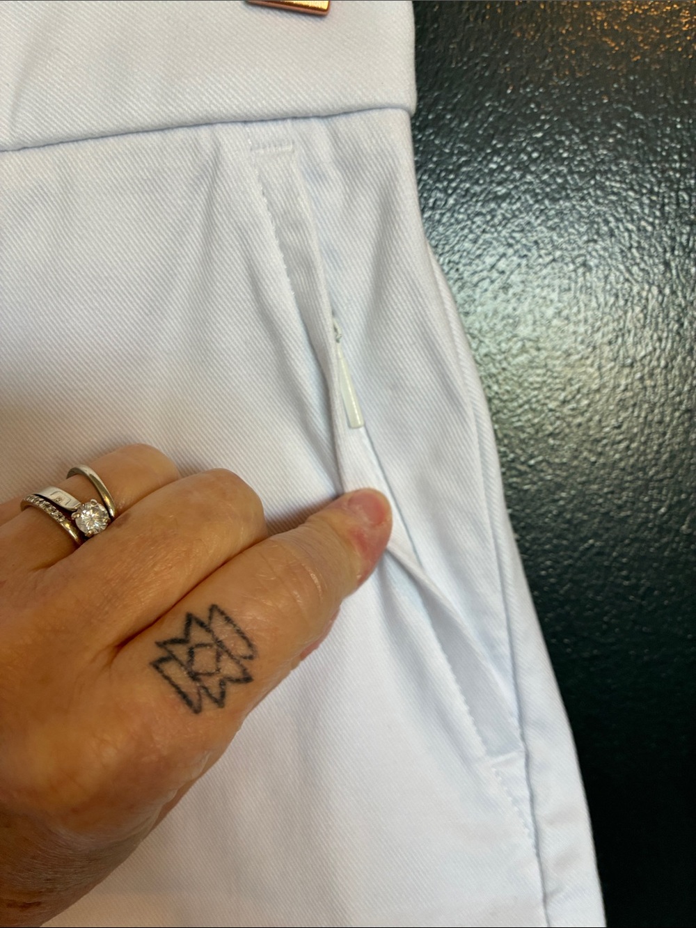 SPANX supersmooth™ Stretch Twill Shorts White flat front Sz S - Picture 8 of 11